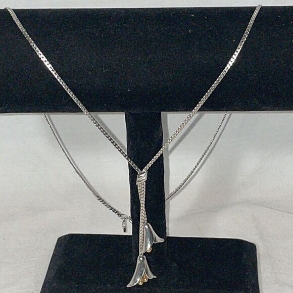 Chain Necklace with Bell Emblems - Picture 2 of 6